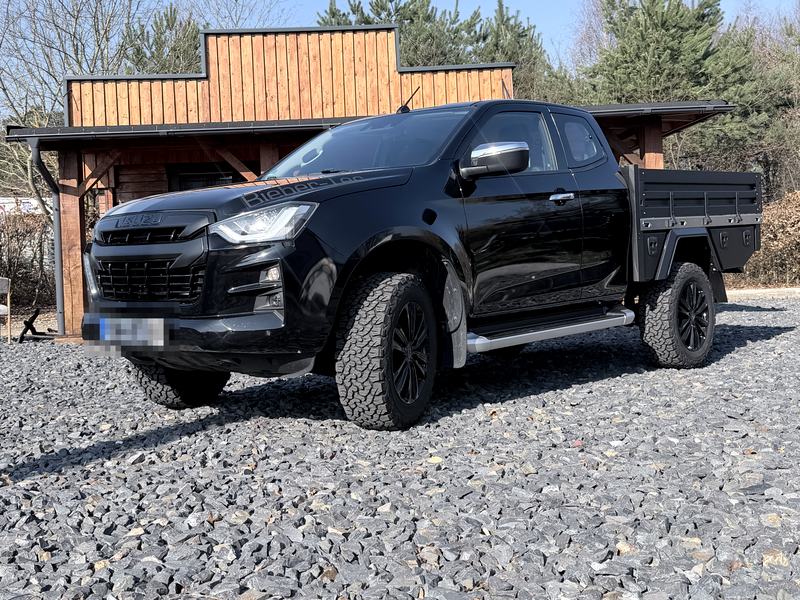 Flachbettpritsche mit Unterfahrschutz für Pickup-Wohnkabine