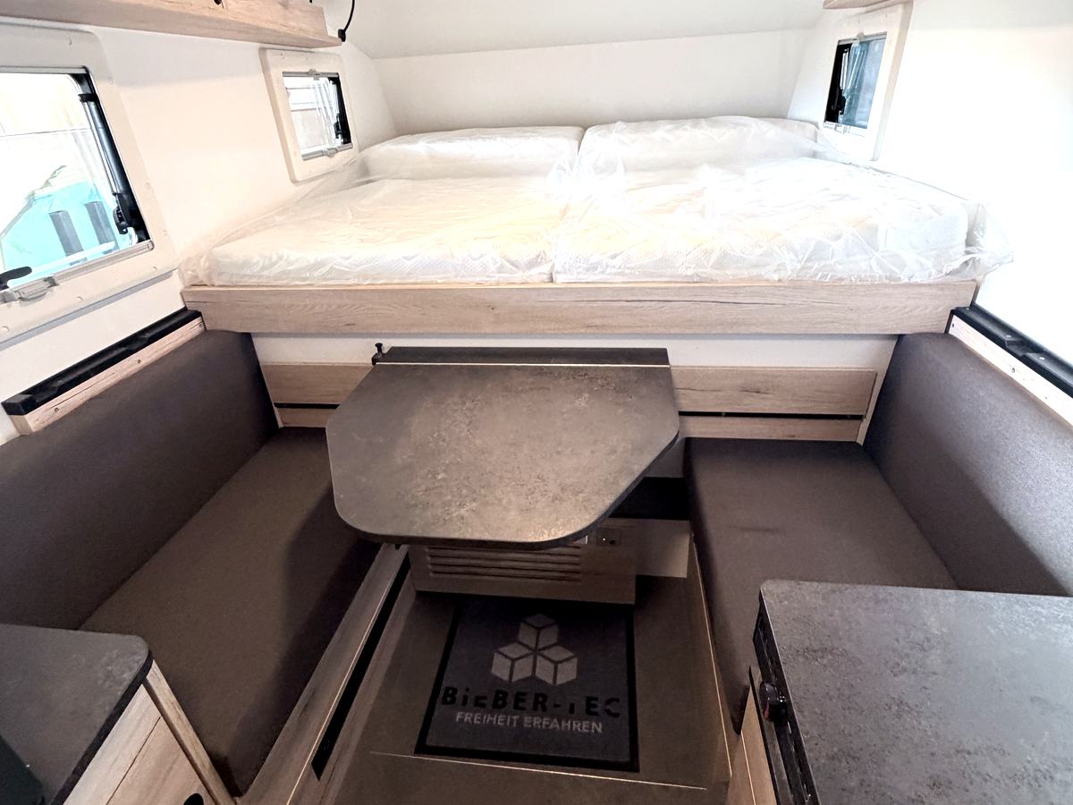 Sitzgruppe mit Tisch im Viking BC-4000